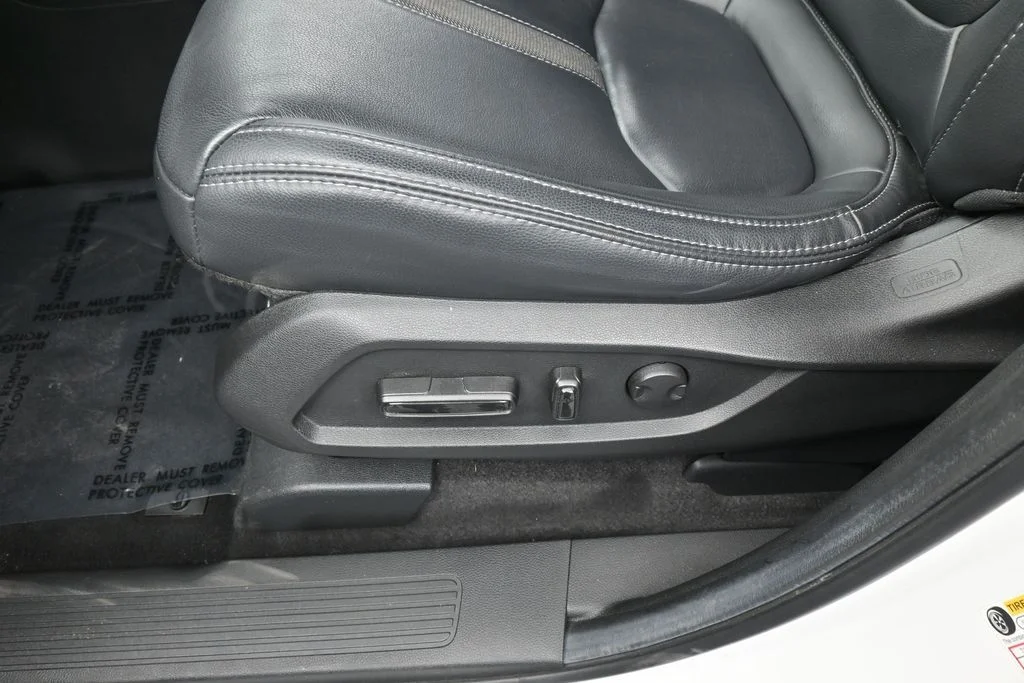 Used 2025 White Honda EX-L image 16