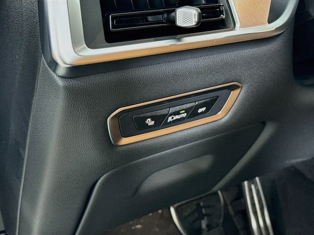 New 2027 Brooklyn Grey Metallic BMW xDrive40i image 10