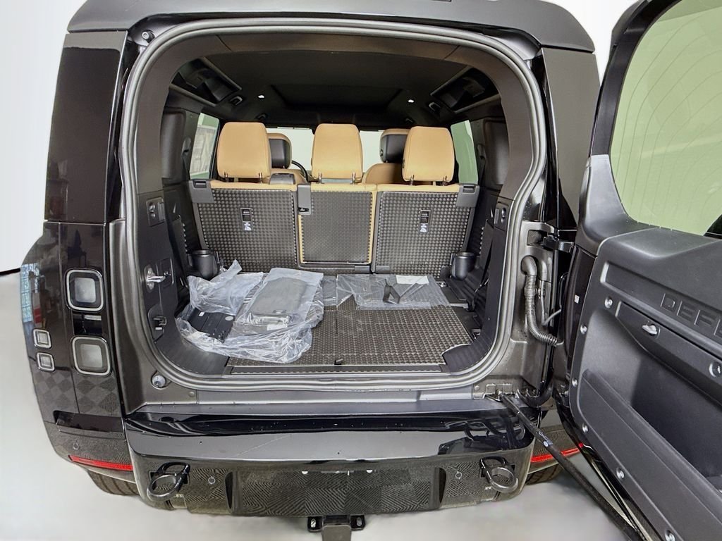 New 2026 Santorini Black LAND ROVER X-Dynamic SE image 28