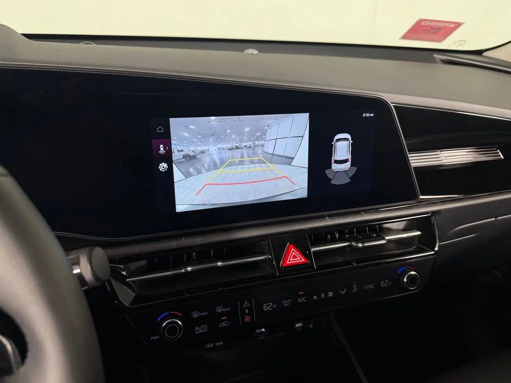 Used 2025 Black Kia Wind image 15