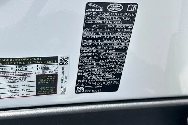 New 2026 Ostuni Pearl White Land Rover SE image 28