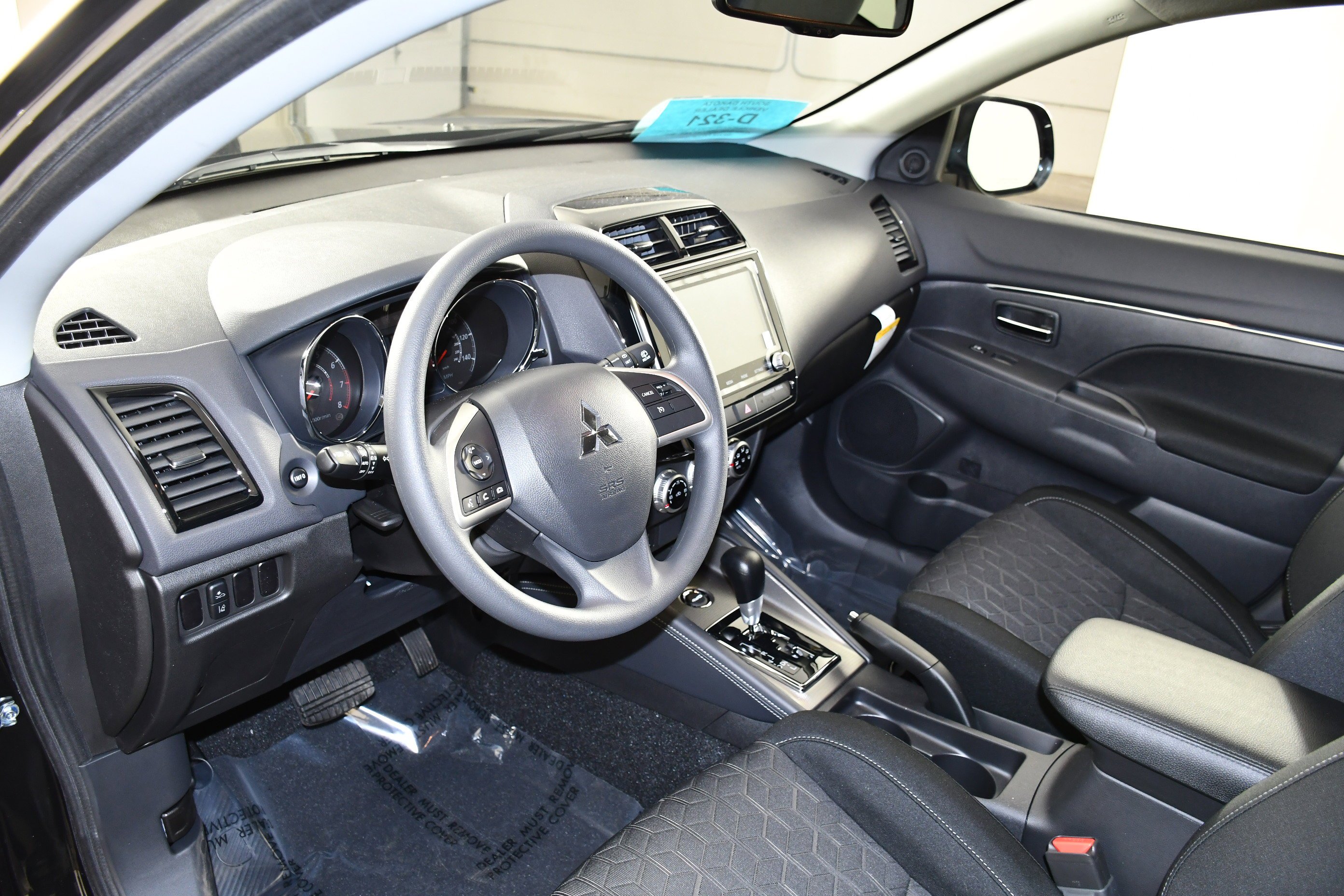 New 2026 Labrador Black Pearl Mitsubishi ES image 2