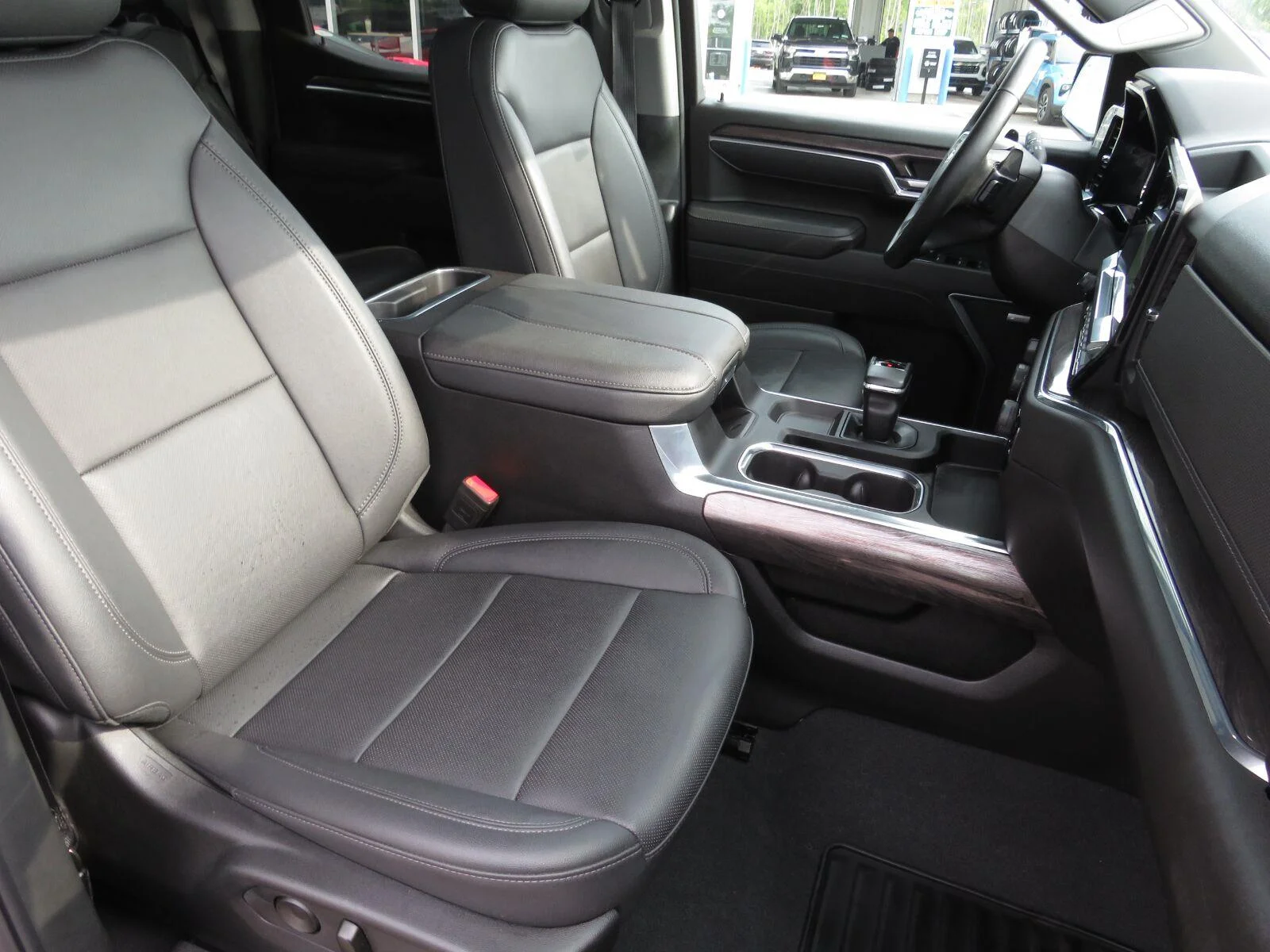 Used 2025 Black Chevrolet LTZ image 21
