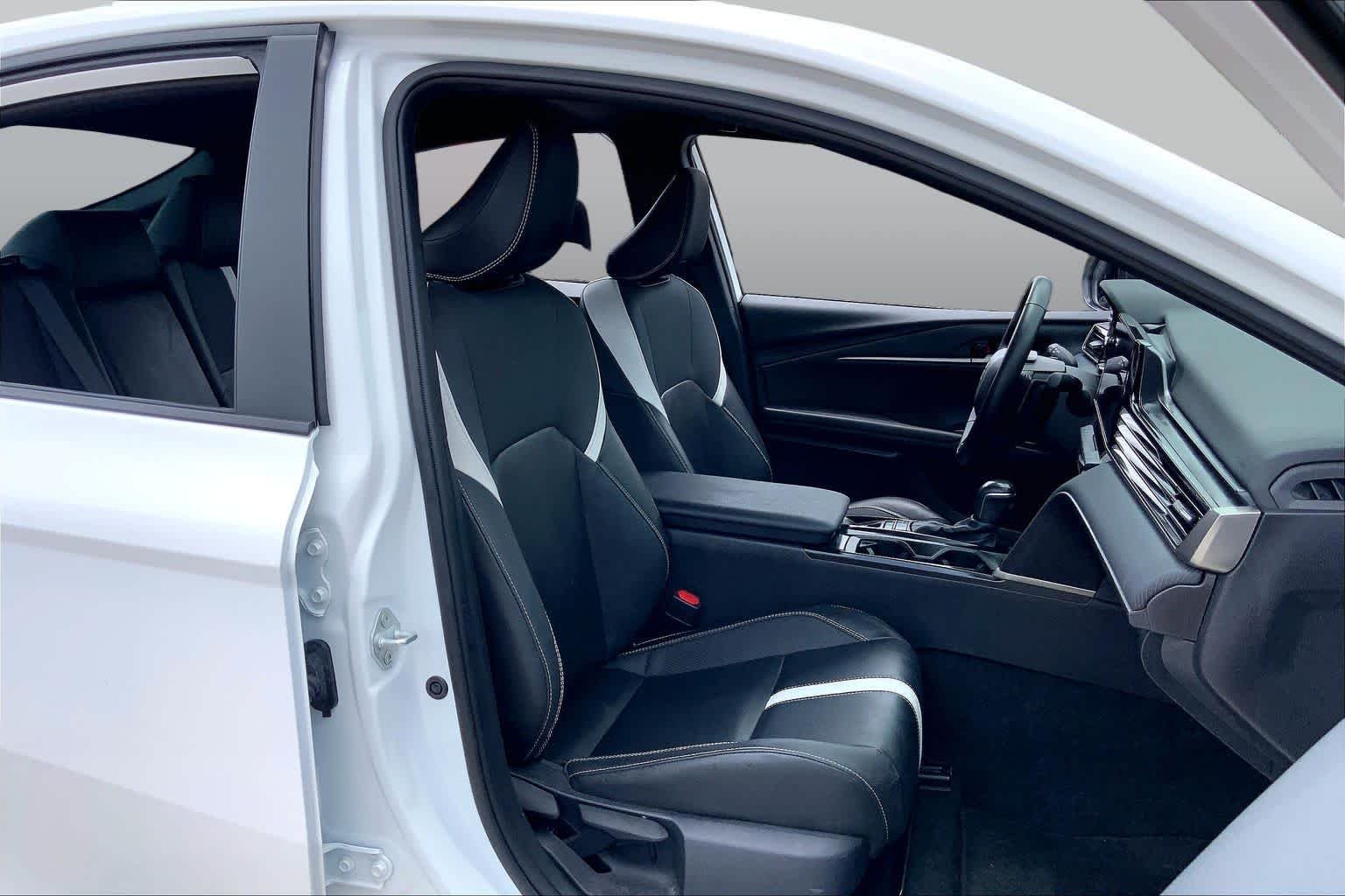 Used 2025 Ice Cap Toyota SE image 7