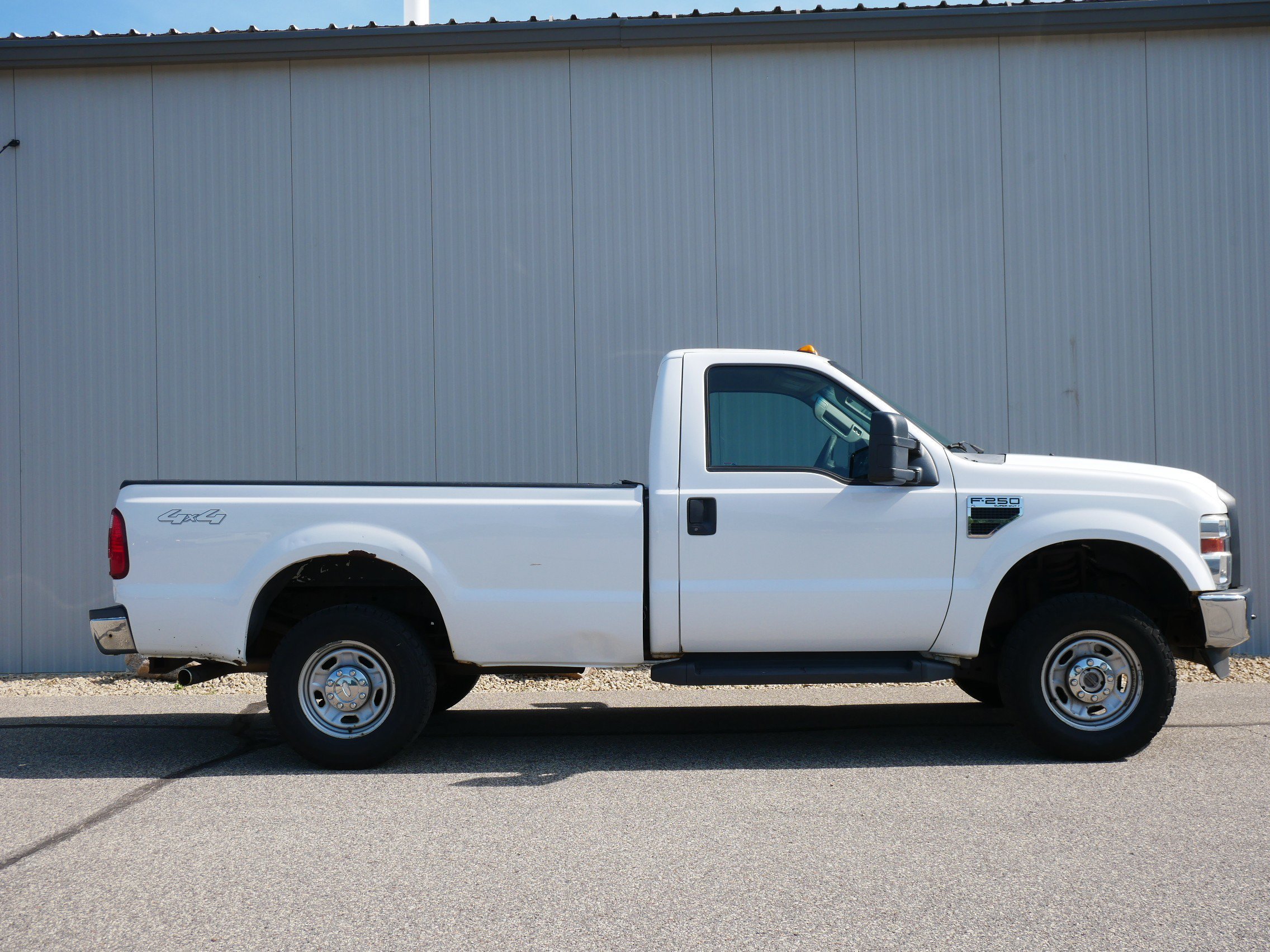 Used 2010 White Ford XL image 6