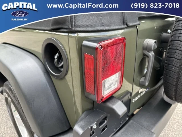 Used 2015 Green Jeep Unlimited Sport image 15