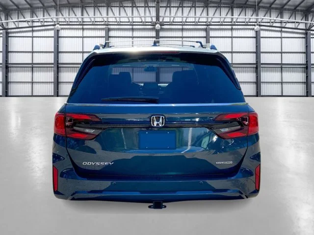New 2027 Smoke Blue Pearl Honda Touring image 3