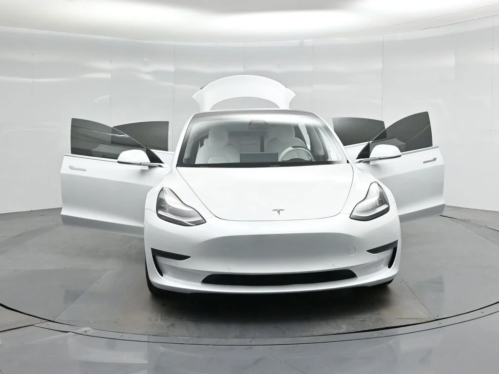 Used 2020  Tesla Standard Range Plus image 26