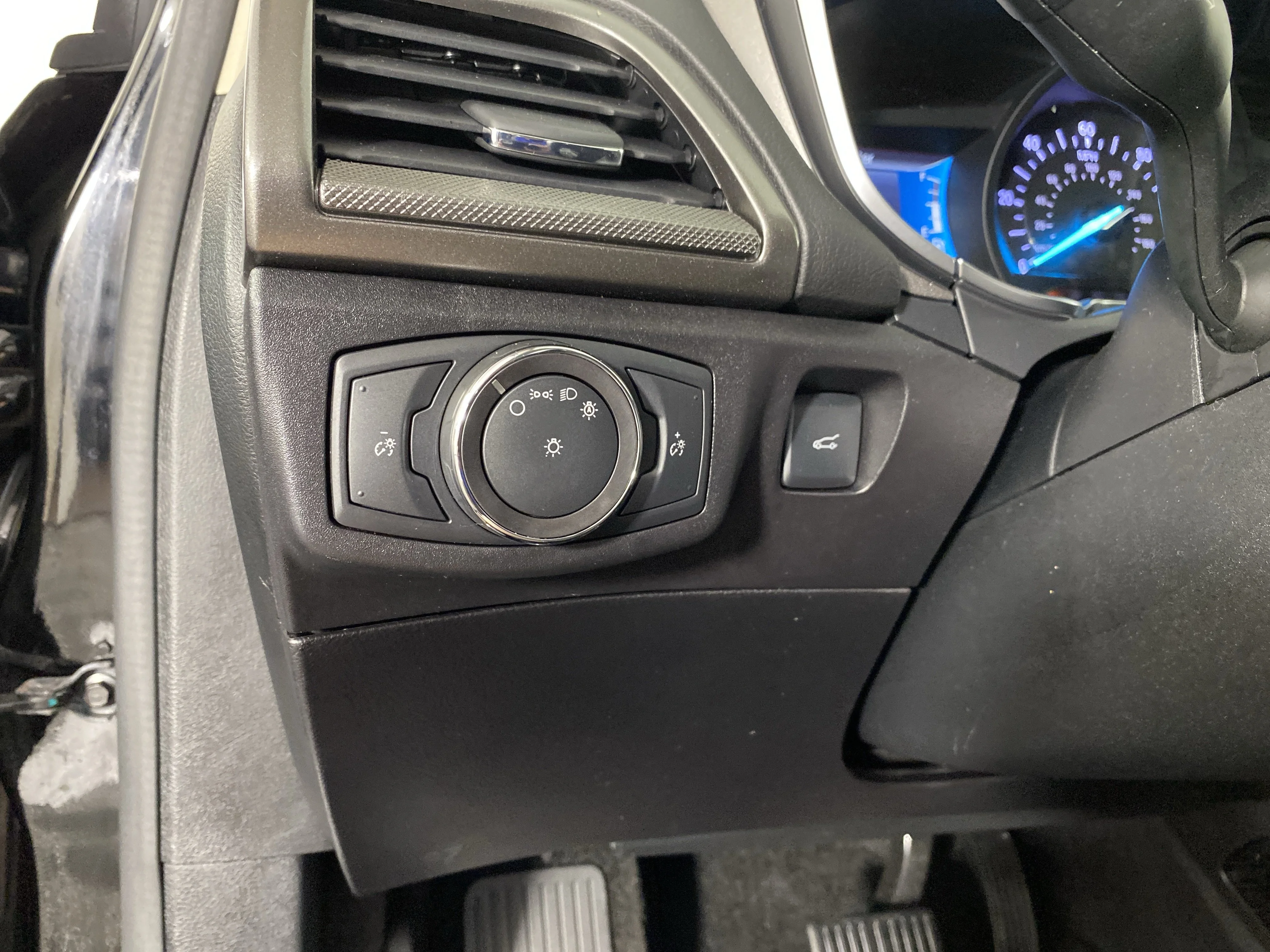 Used 2018 Shadow Black Ford S image 23
