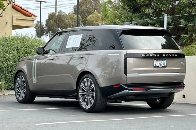 Used 2023 Lantau Bronze Metallic Land Rover Autobiography image 3