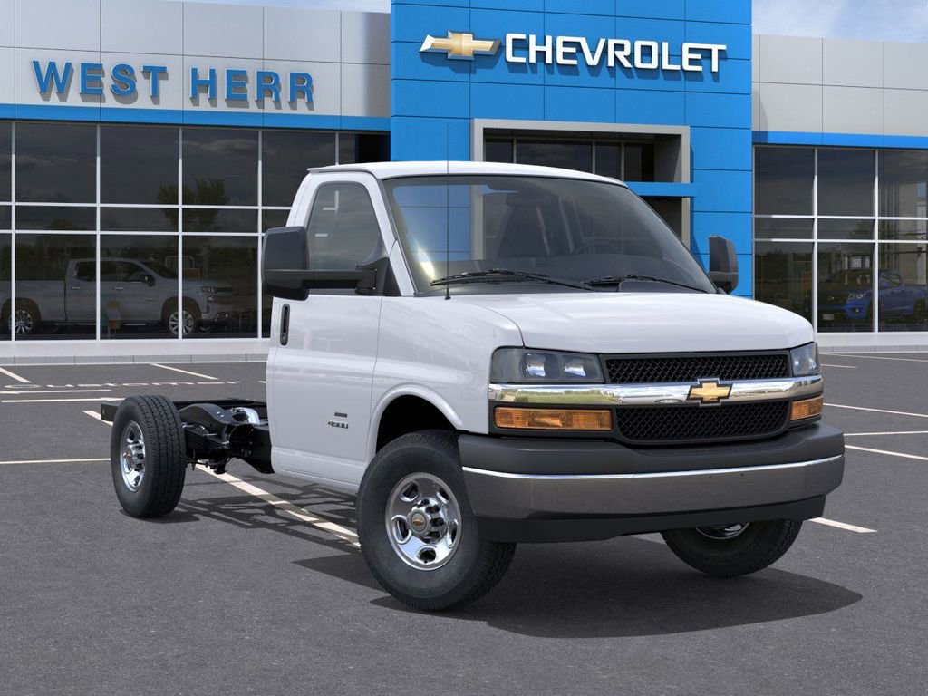 New 2026 Summit White Chevrolet 1WT image 7