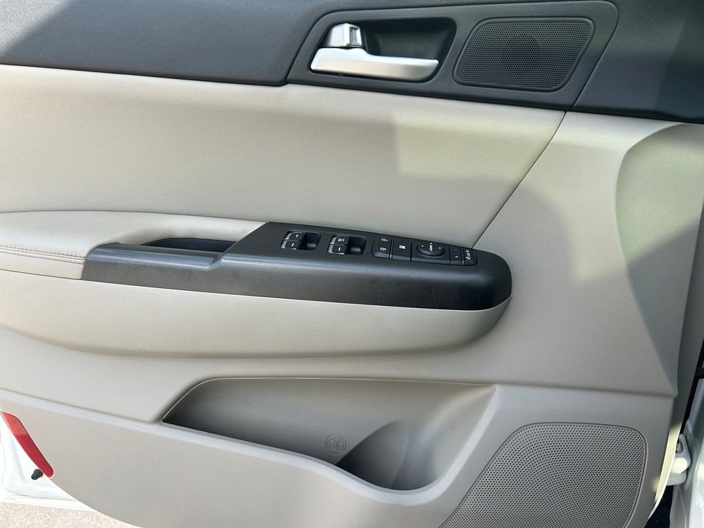 Used 2020 White Kia S image 19