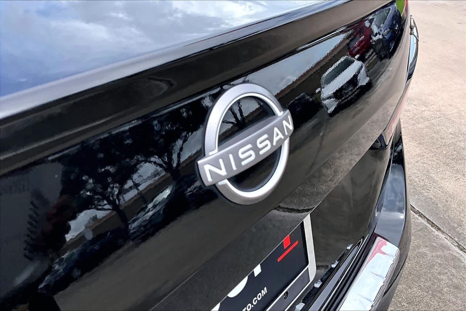 Used 2023 Super Black Nissan 2.5 SV image 10