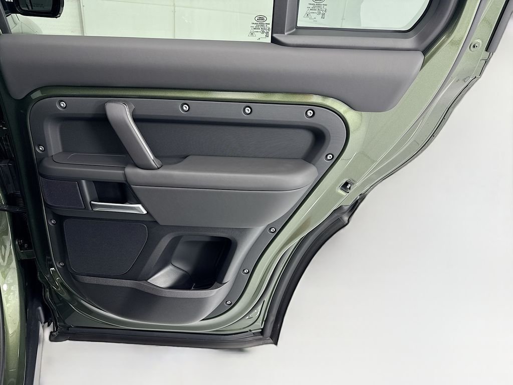 New 2026 Woolstone Green Land Rover X-Dynamic SE image 26