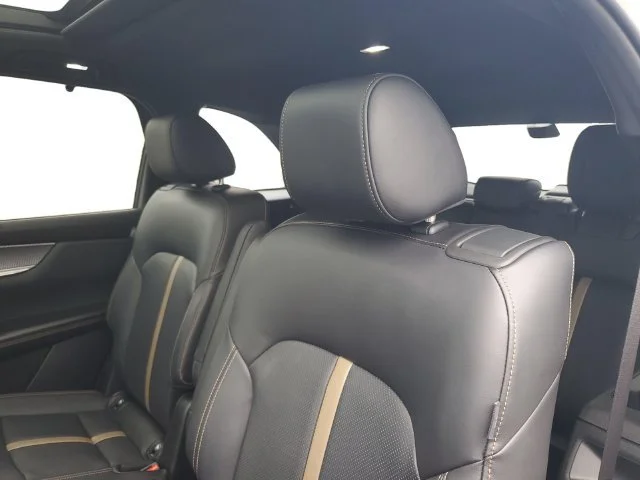 Used 2025 Platinum Quartz Mazda S Premium Package image 27