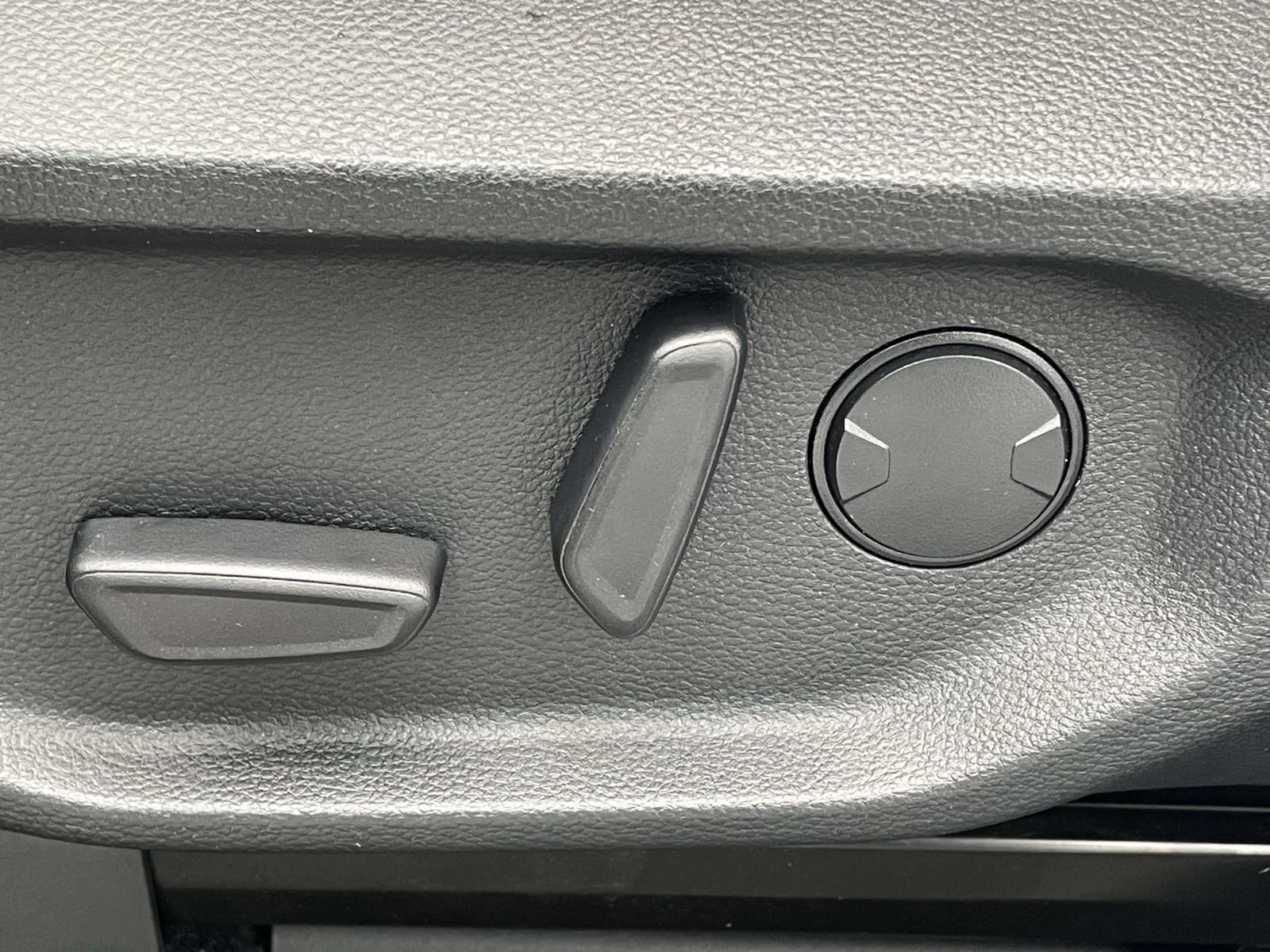Used 2024 Oxford White Ford LARIAT image 7
