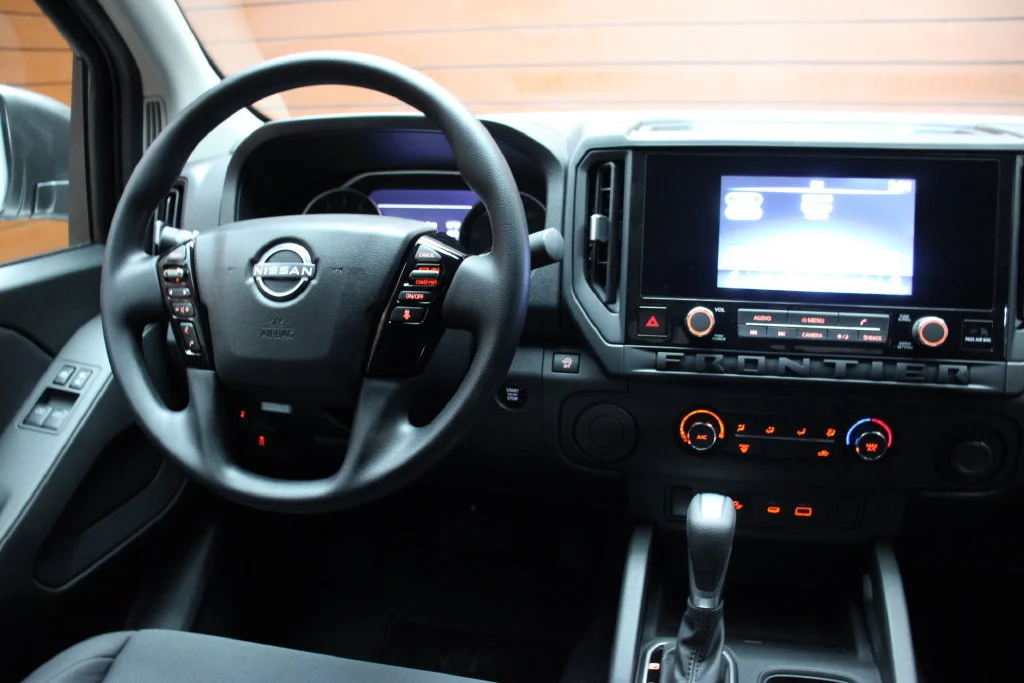 New 2027 Glacier White Nissan King Cab® S image 13
