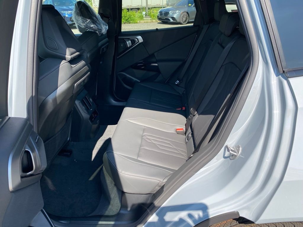 New 2026 Brooklyn Grey Metallic BMW M50 xDrive image 9