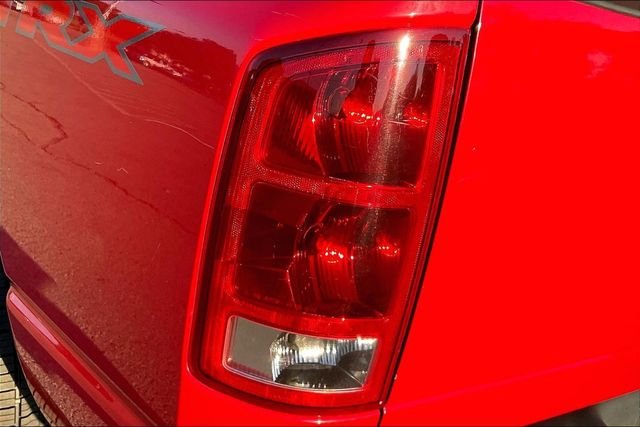 Used 2006 Red Dodge SLT image 25