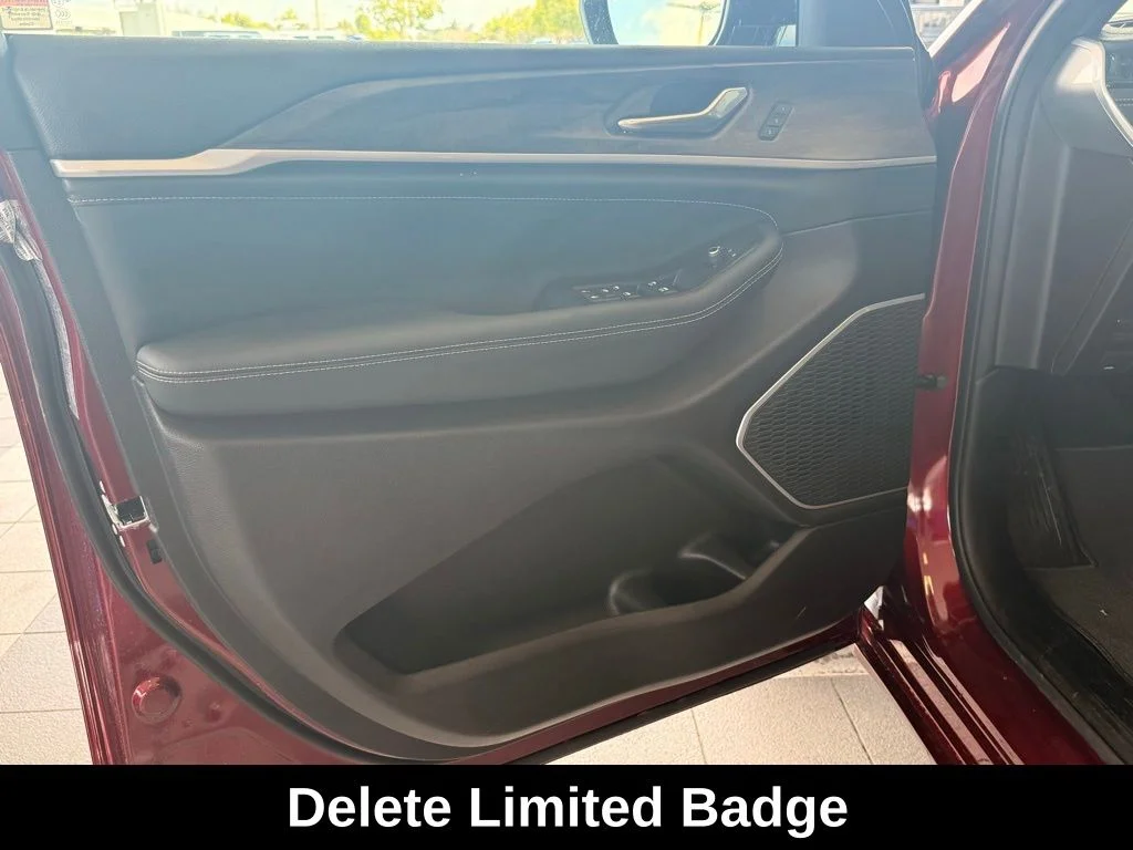 New 2026 Velvet Red Pearl-Coat Exterior Paint Jeep Limited Reserve image 29