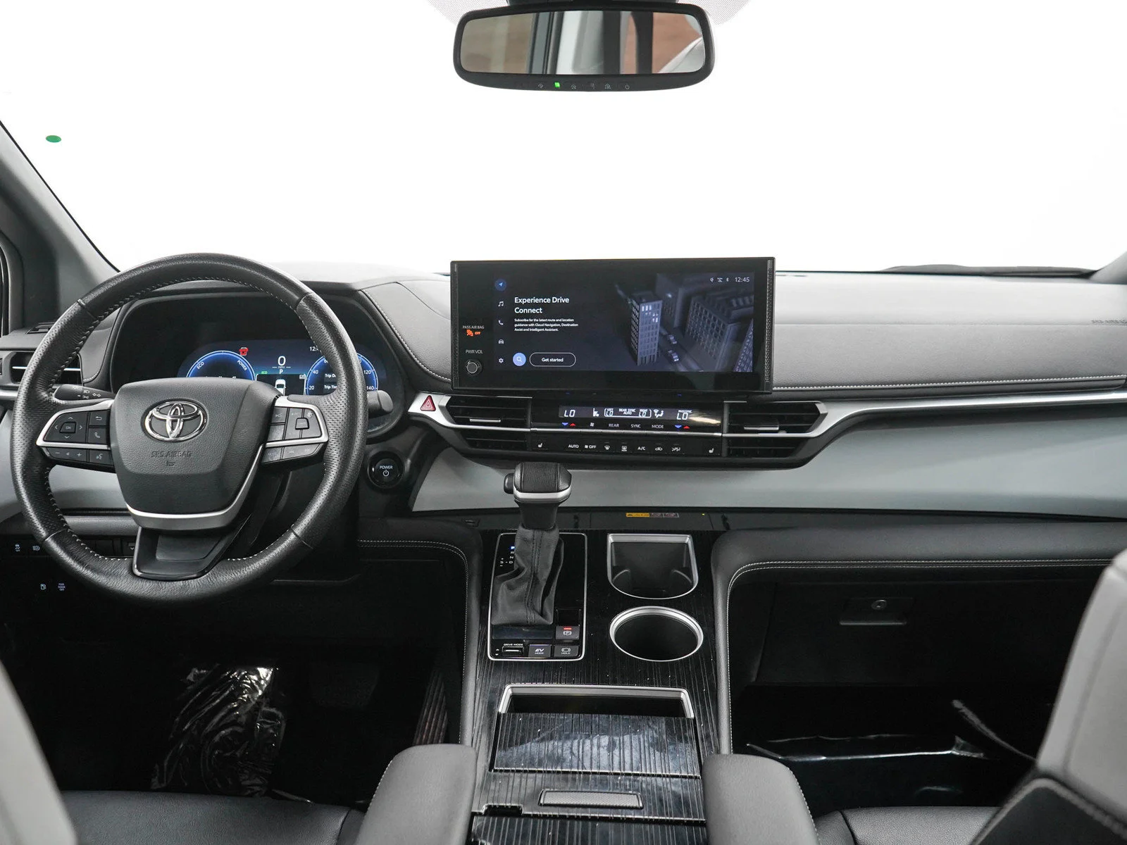 Used 2025  Toyota  image 17