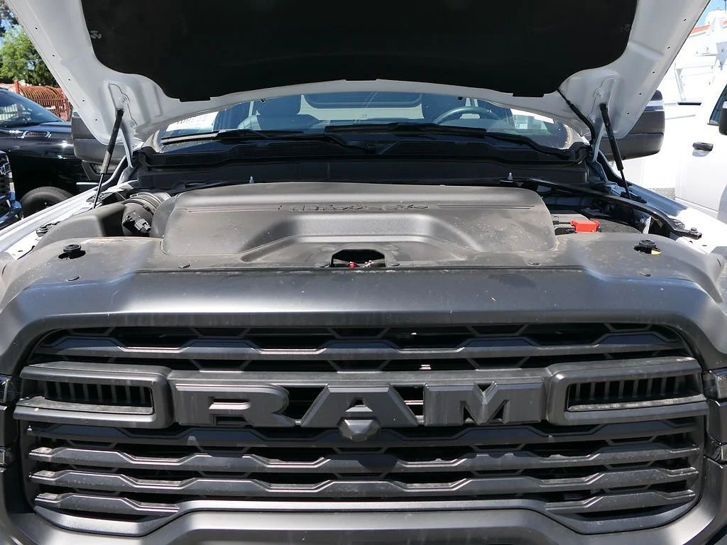 New 2026 Bright White Clearcoat RAM Tradesman image 24