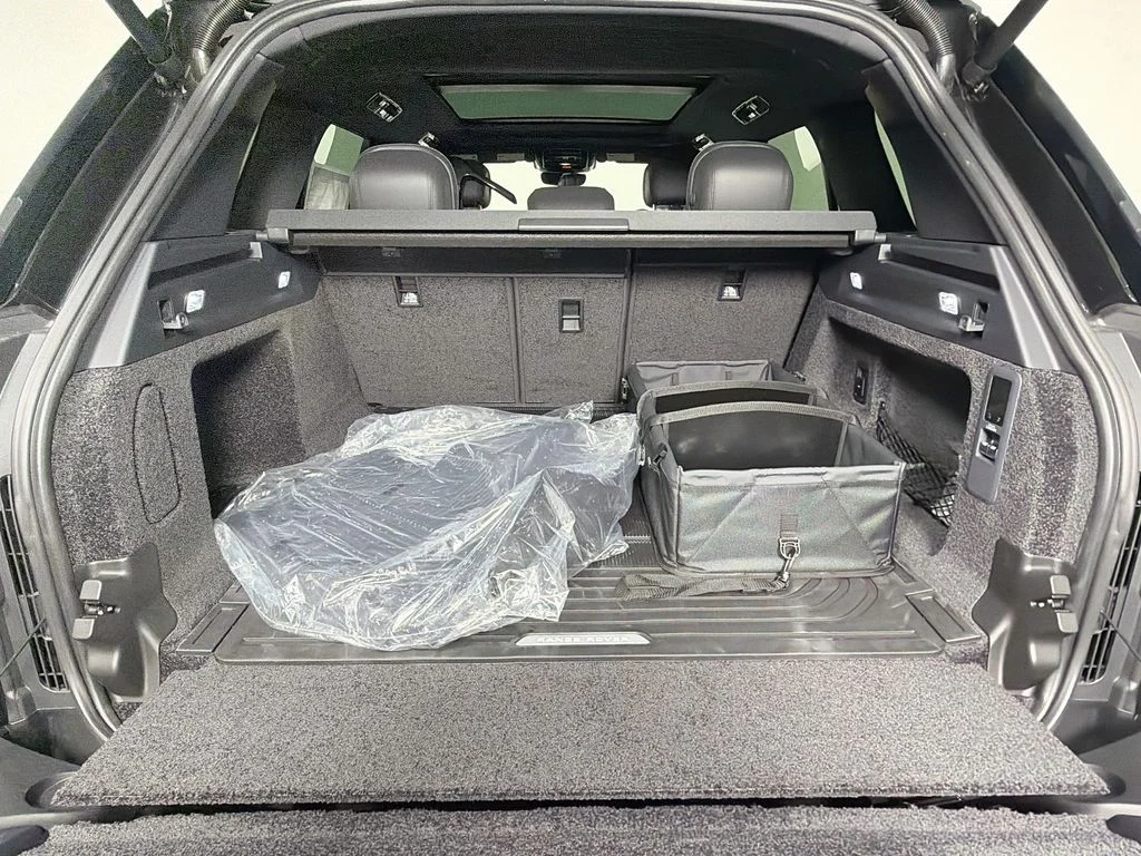 New 2026 Santorini Black Land Rover SE image 28