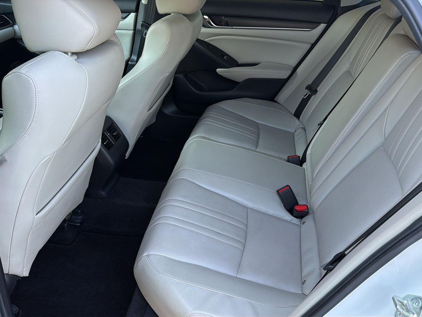 Used 2018 Platinum White Pearl Honda Touring image 11