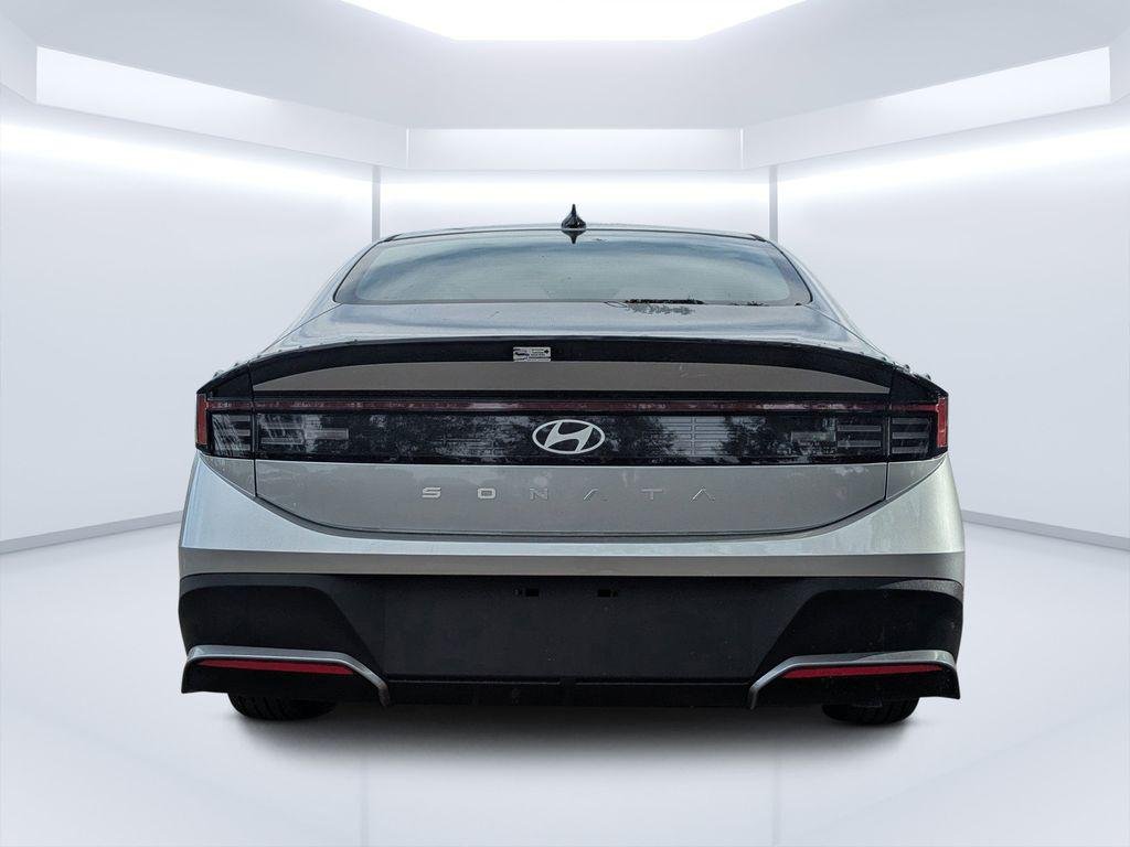 New 2026 Silver Hyundai SE image 4
