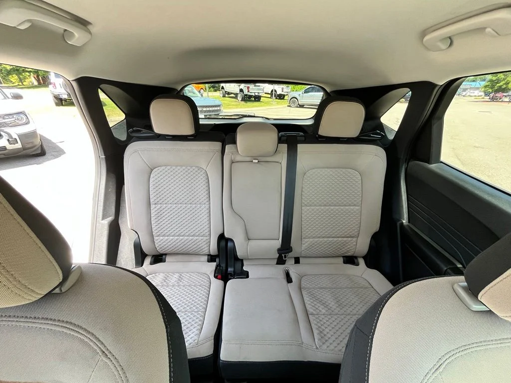 Used 2022 White Ford SE image 14