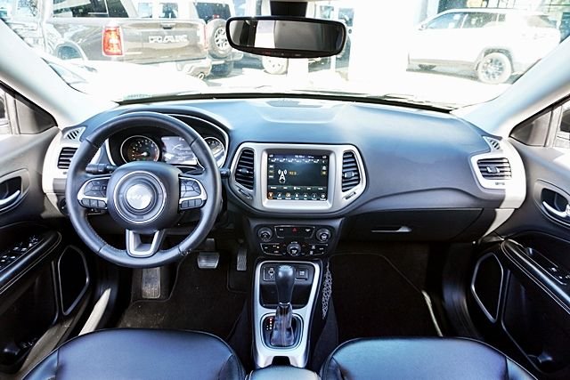 Used 2018 Green Jeep Latitude image 17