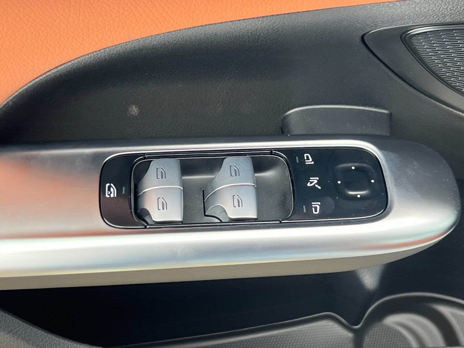 New 2026 MANUFAKTUR Alpine Grey Mercedes-Benz C 300 image 15