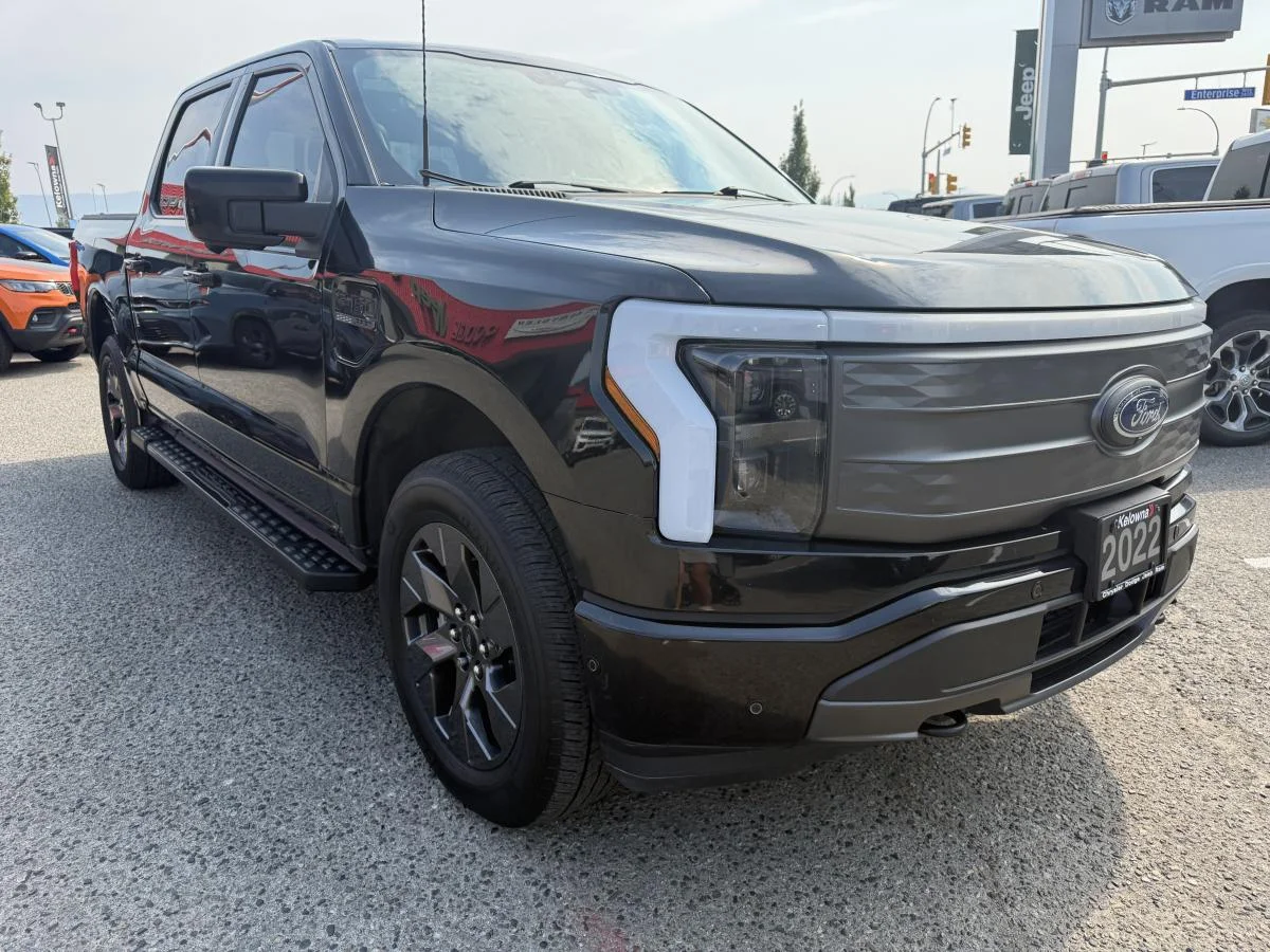 Used 2022 Black Ford Lariat image 8