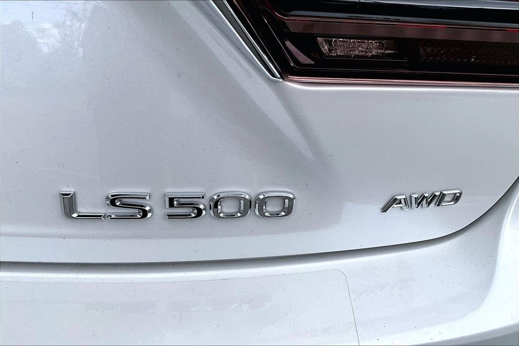 Used 2023 White Lexus 500 Base image 24