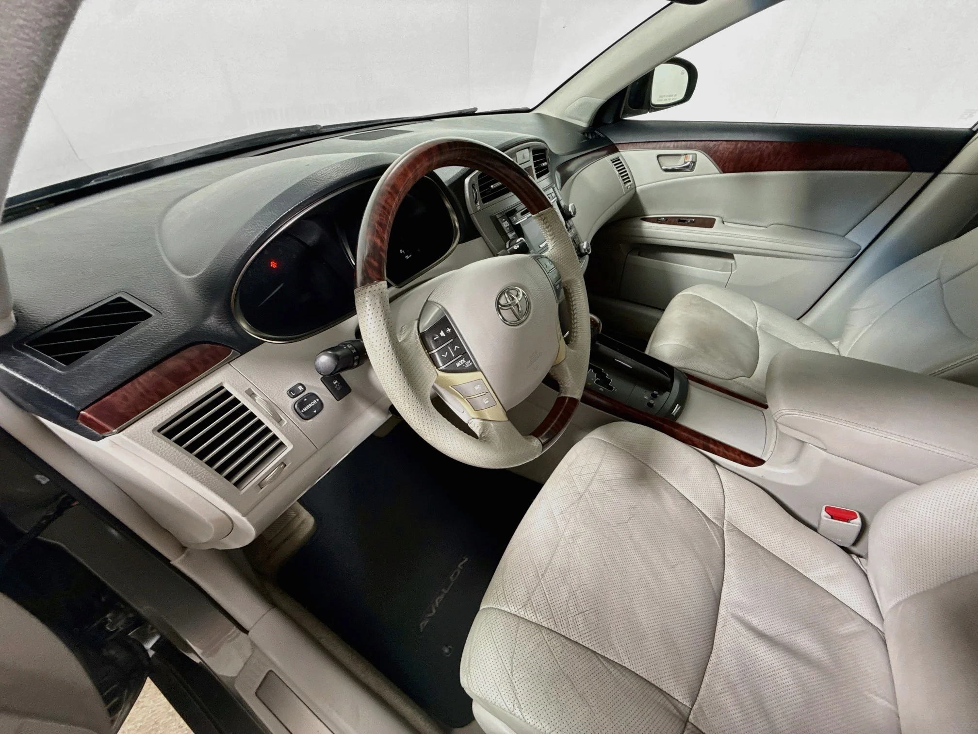 Used 2011 Cypress Pearl Toyota Limited image 18