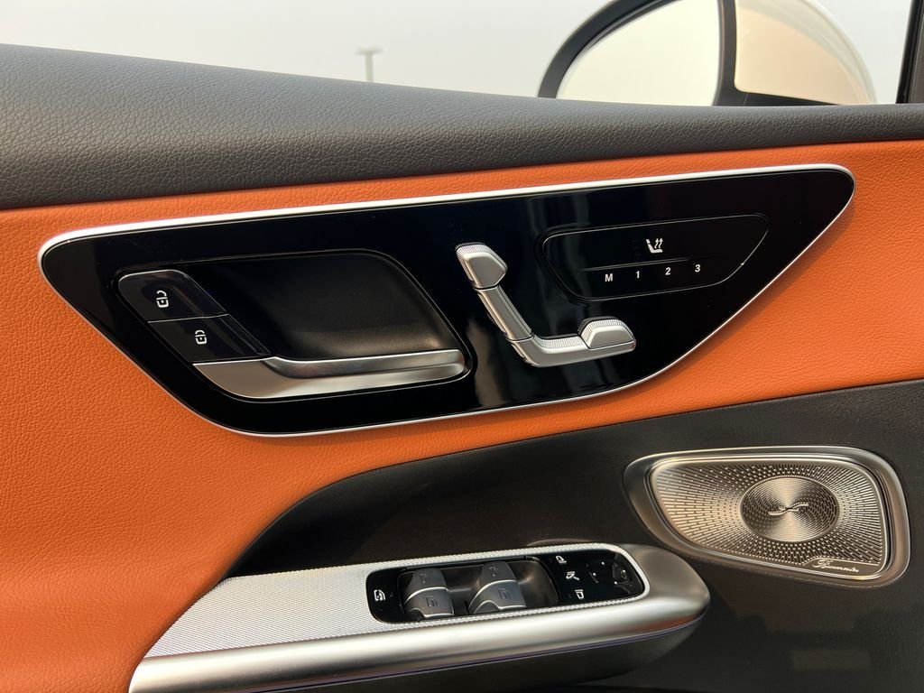 New 2026 Polar White Mercedes-Benz GLC 300 image 12