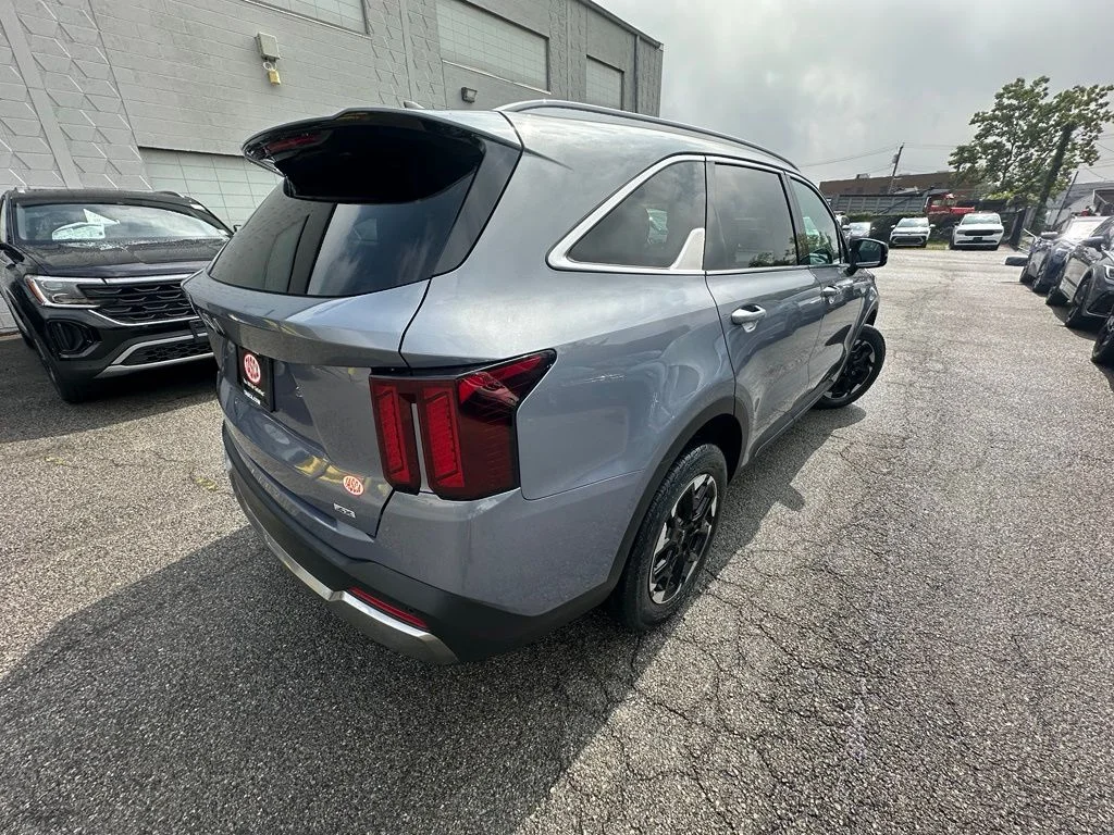 Used 2024 Silver Kia S image 6