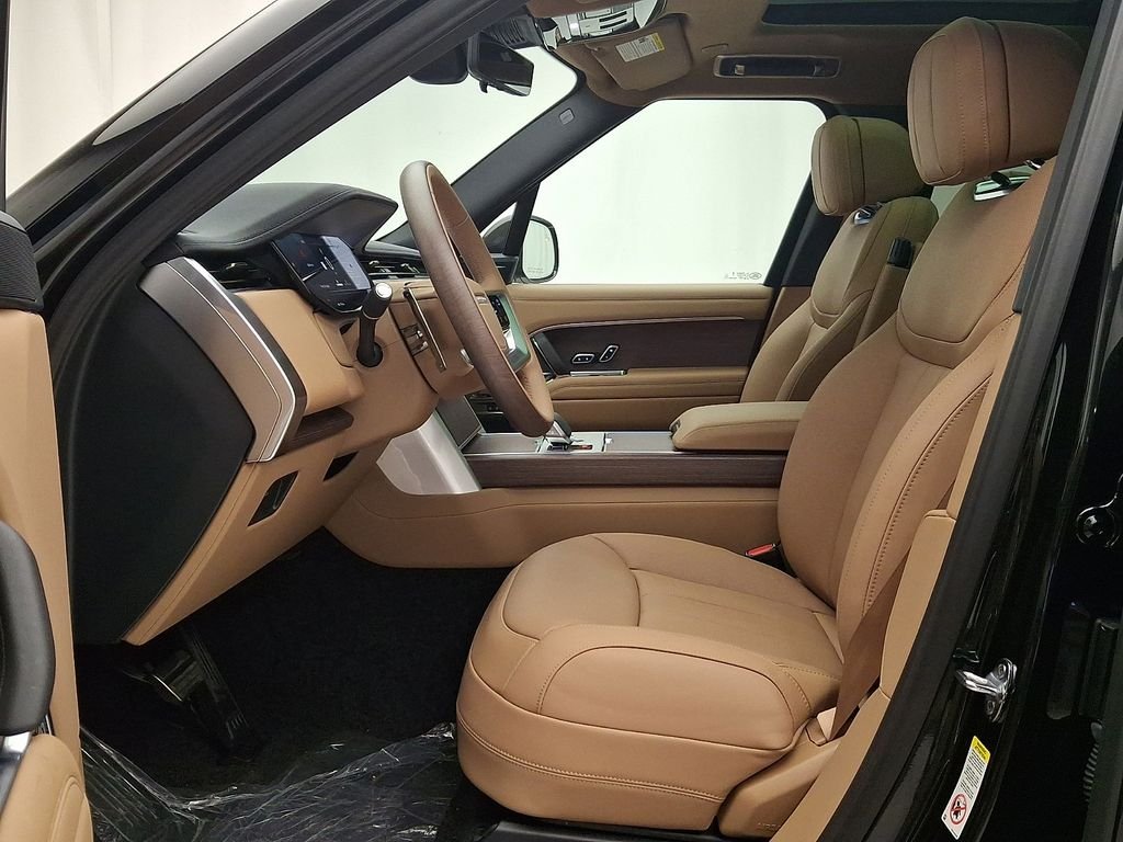 New 2026 Santorini Black Metallic Land Rover SE image 11