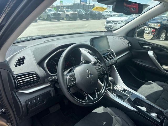 Used 2025  Mitsubishi SE image 11