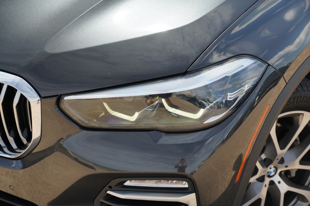 Used 2020 Dark Graphite BMW sDrive40i image 2