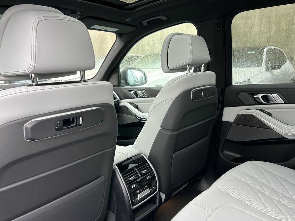 New 2026 Tanzanite Blue II Metallic BMW xDrive40i image 31
