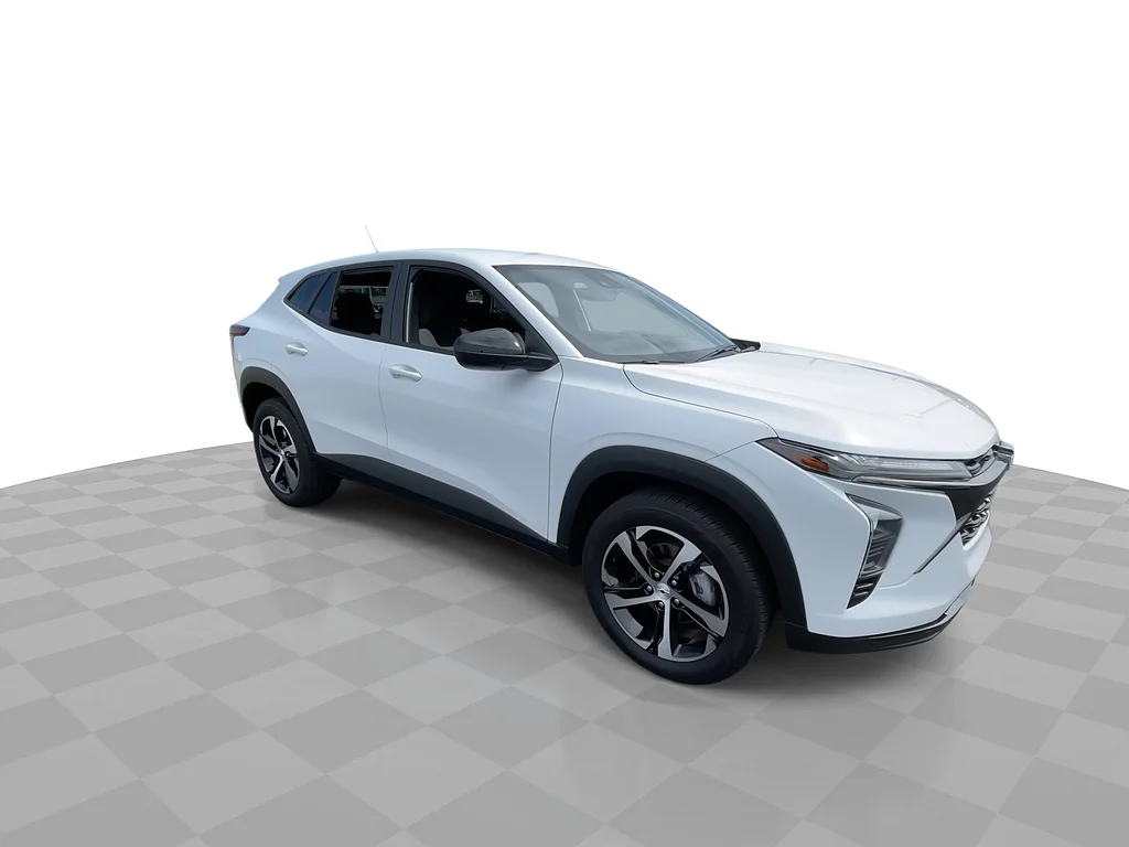 Used 2024 Summit White Chevrolet RS image 3