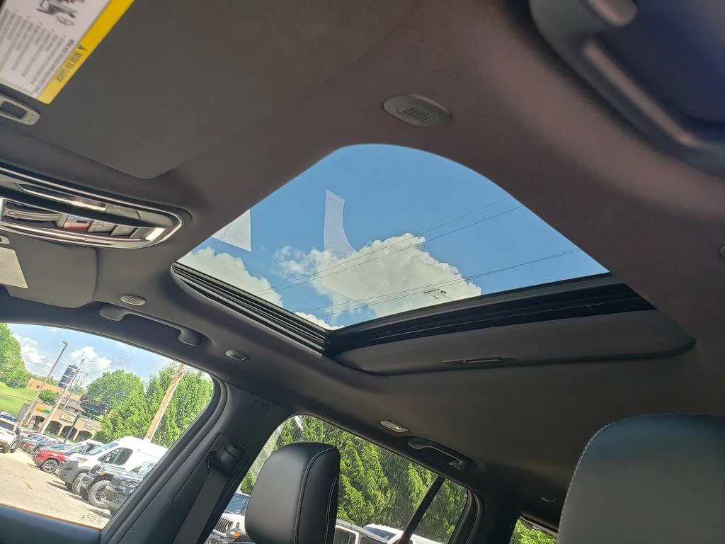 New 2026 Bright White Clearcoat Jeep Laredo Altitude image 18