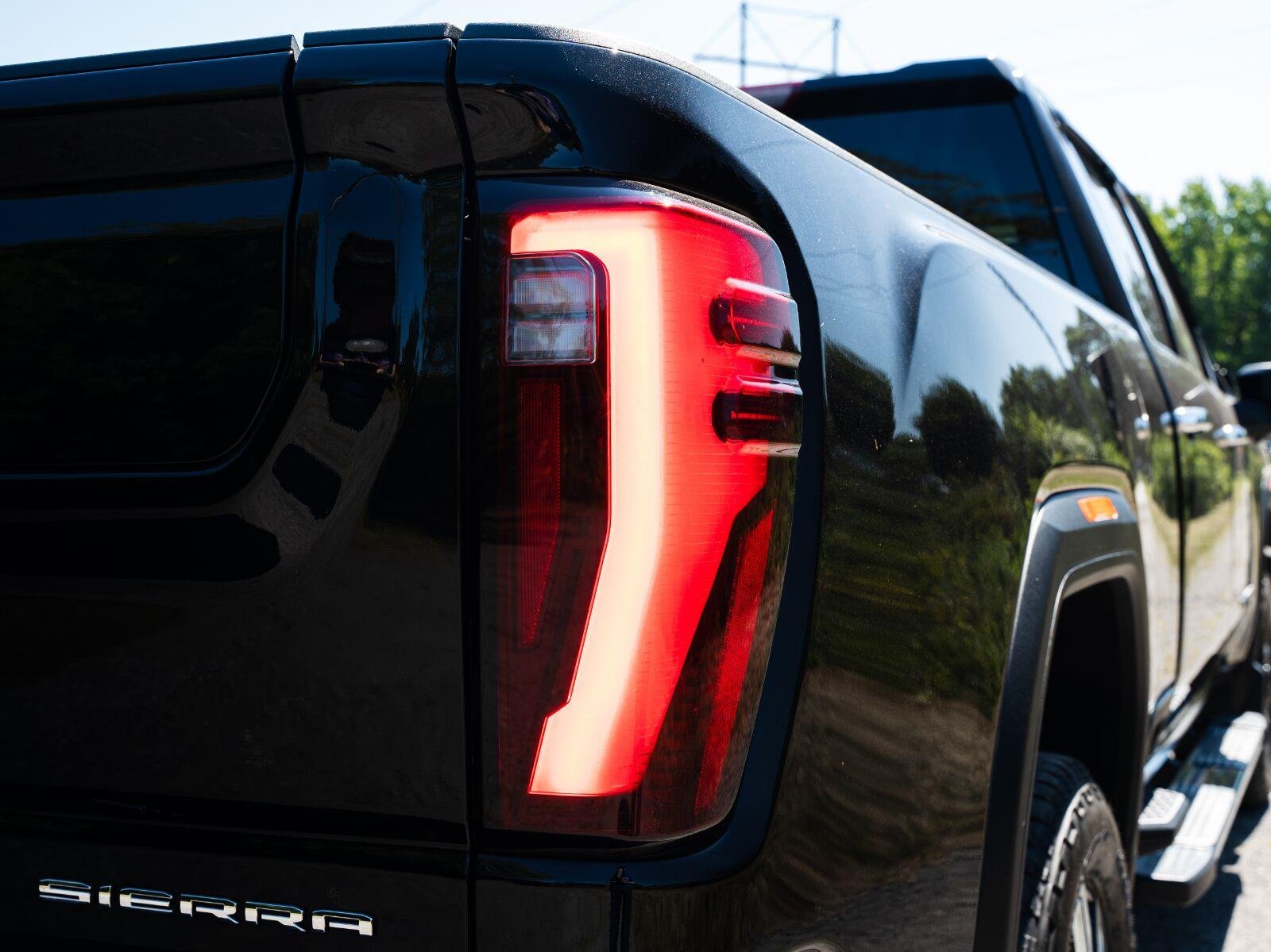 Used 2025 Onyx Black GMC Denali image 18
