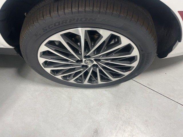 New 2026 White Hyundai Calligraphy FWD image 34