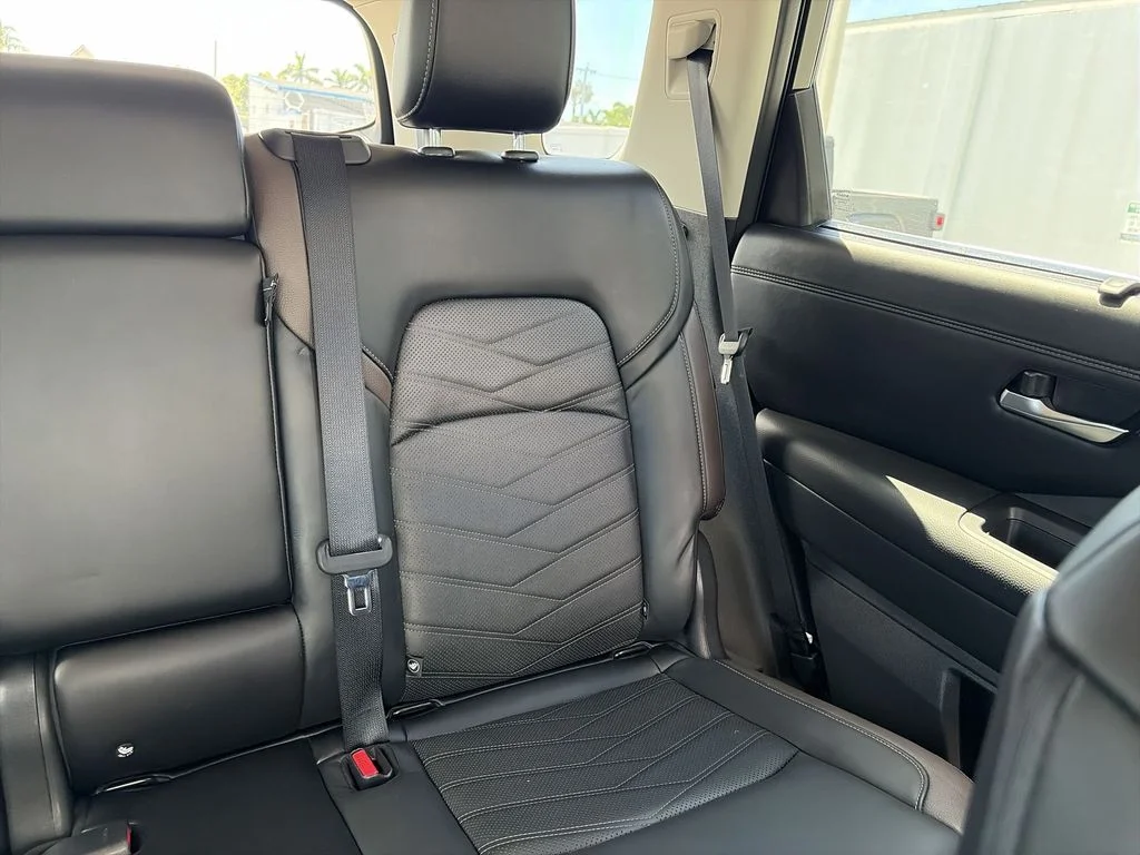 Used 2024 White Nissan Platinum image 14