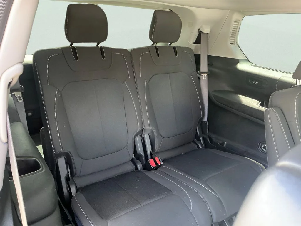Used 2021 Silver Jeep Laredo image 12