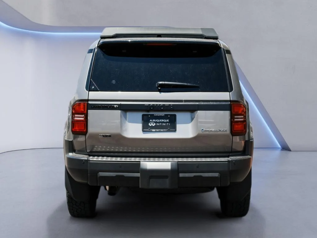 Used 2025  Toyota  image 6