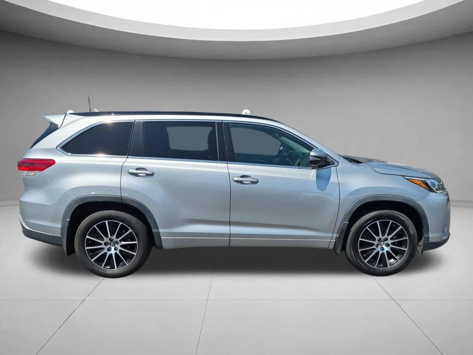Used 2018 Celestial Silver Metallic Toyota SE image 6