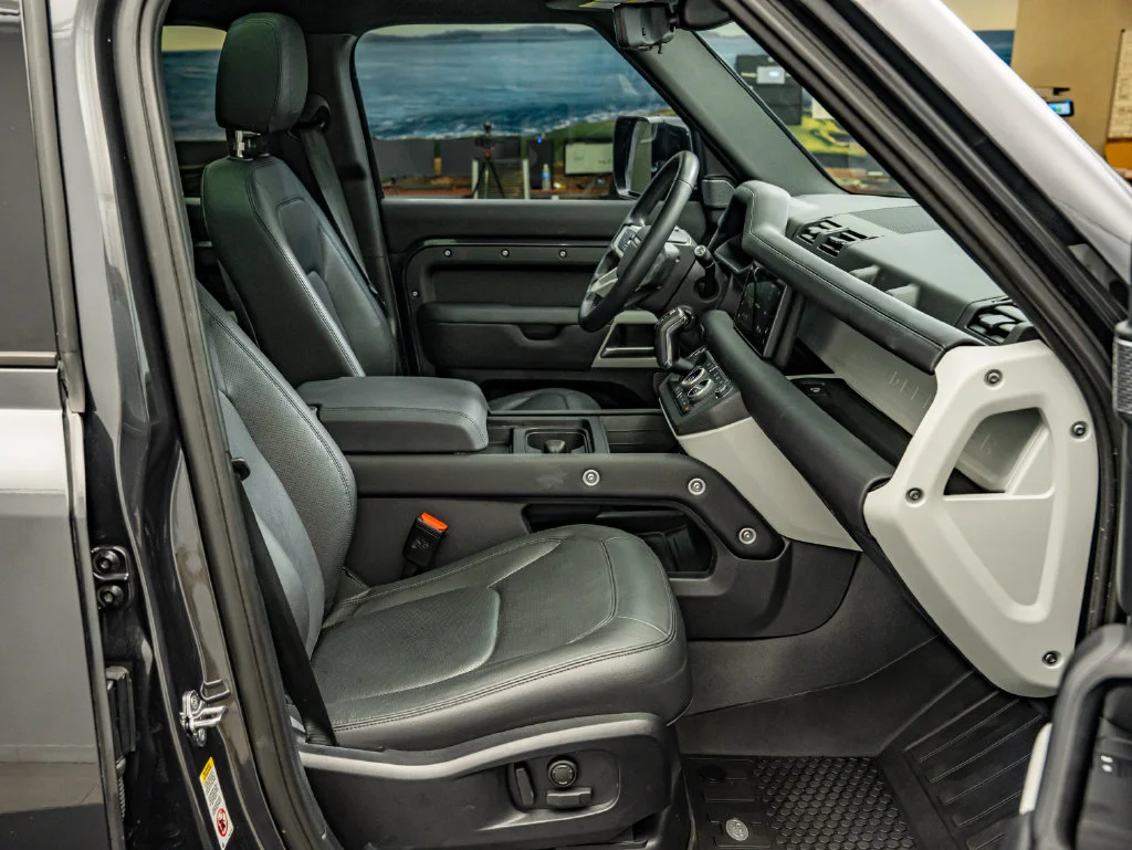 Used 2024 Gray Land Rover S image 24